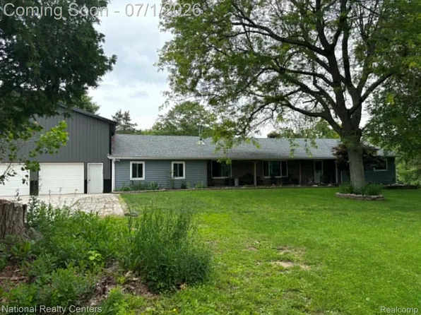 1330 Brauer Rd, Oxford, MI 48371