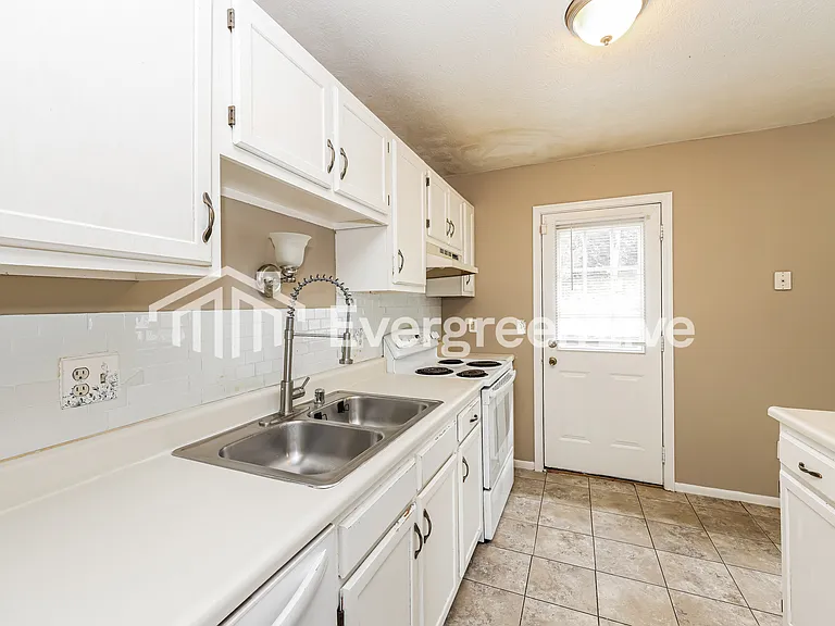 32 Valeside Dr — Photo 8