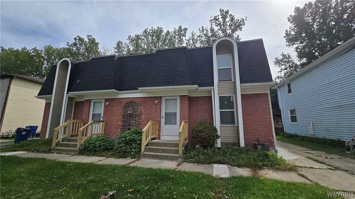 3 bed, 1.5 bath, 1318 sqft, $1,800 — Photo 1