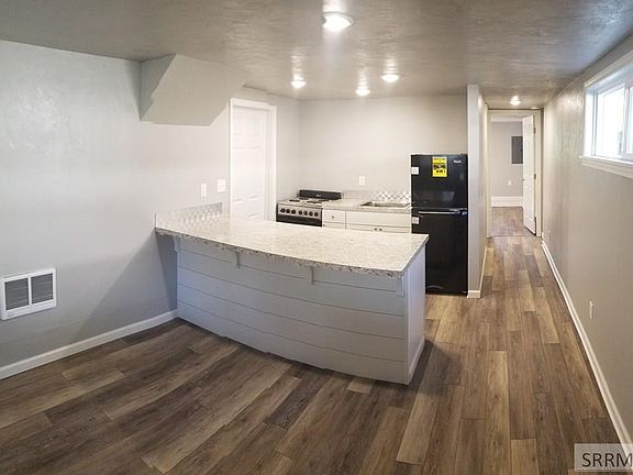 5th image of 153 E 16th St