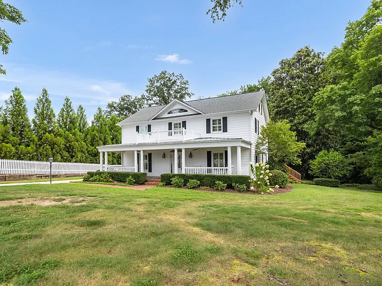 4205 Belvoir Dr — Photo 3