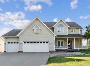 12614 Ridgeview Dr, Urbandale, IA 50323