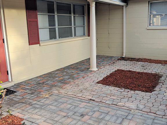 3rd image of 580 E Country Club Dr
