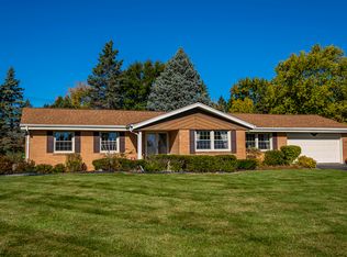 18760 Rolling Meadow Ct, Brookfield, WI 53045