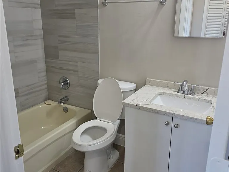 112 SW 35th Ter — Photo 9