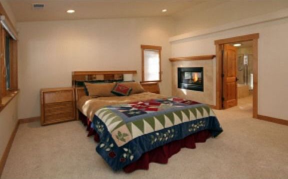 master, deck, fireplace, walk in closets, jacuzzi bath