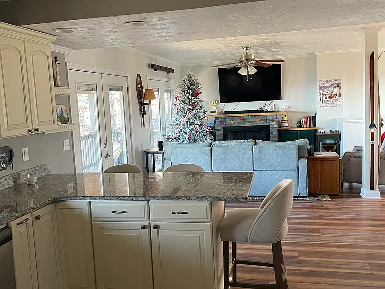 6830 Silver Creek Ln — Photo 11