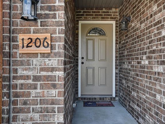 1206 Aaron Ave-5