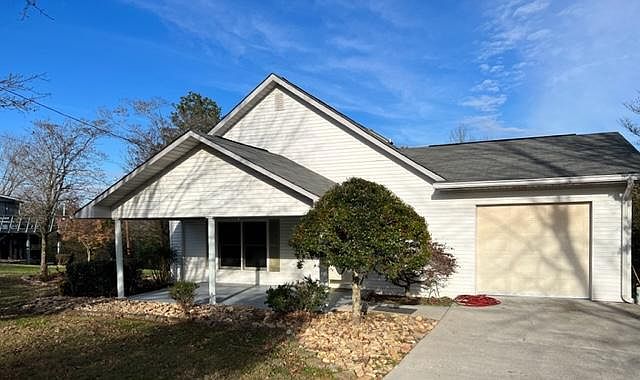 1st image of 935 Weaver Hill Dr