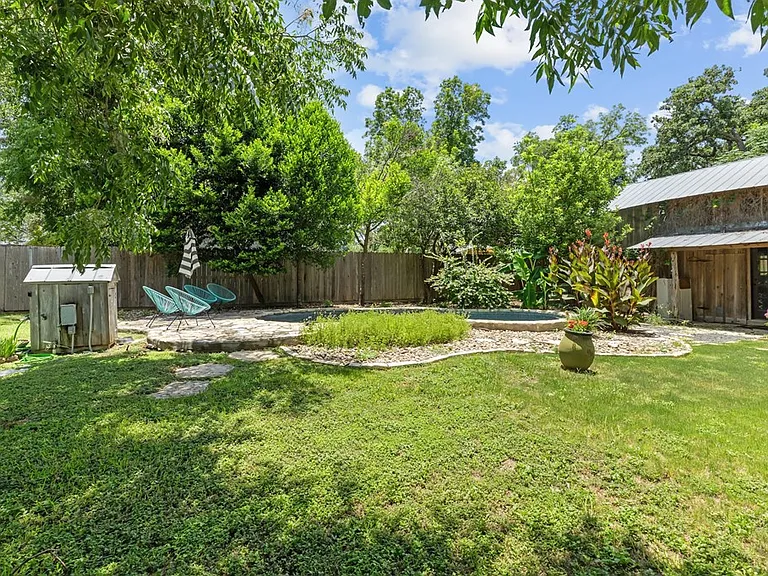 605 W Schubert St — Photo 22