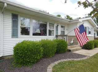 540 Moore Ln, Louisville, IL 62858