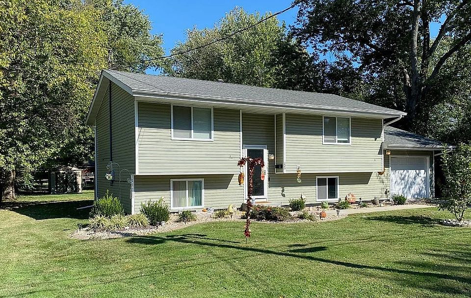 1st image of 223 E Macoupin St