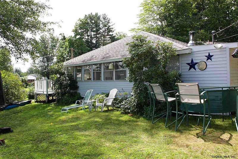 3rd image of 401 SPICER Lane
