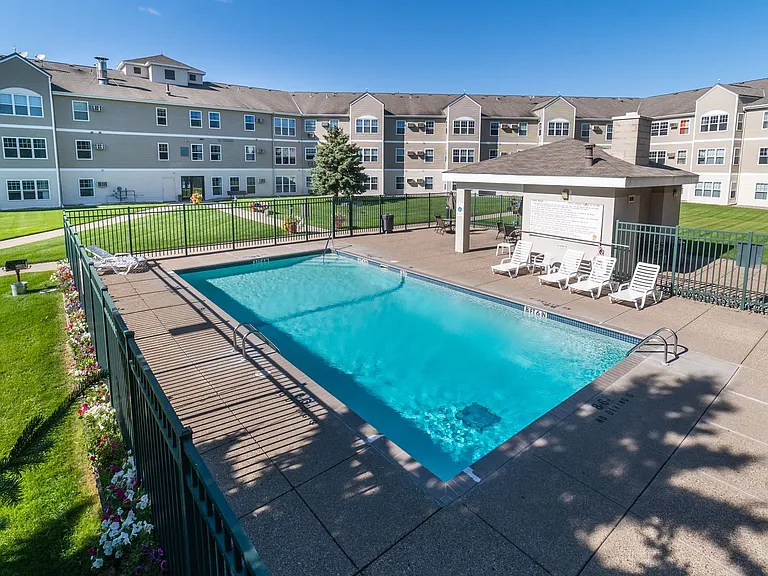 Riva Ridge Apartments — Photo 18