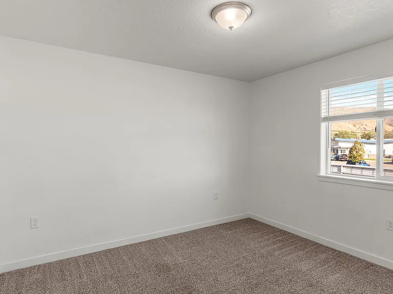 5773 S 5th Ave — Photo 11