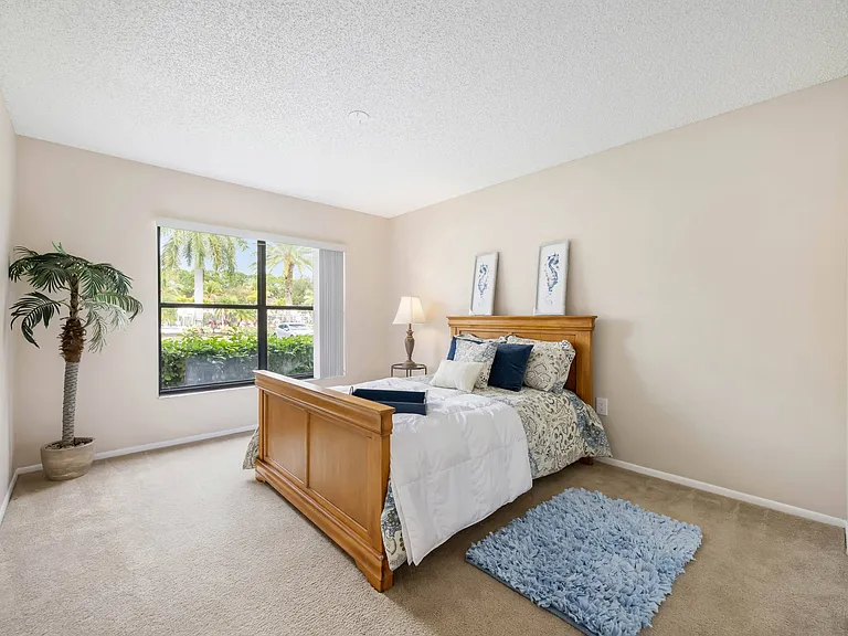 10X Harbour Palms — Photo 38