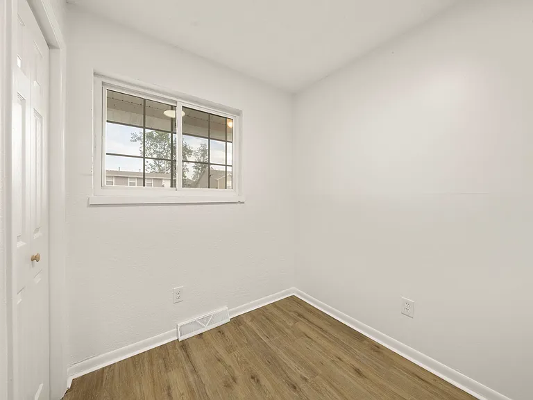 512 Maier Dr — Photo 17