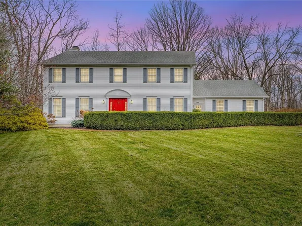 2909 Oakwood Dr, Charleston, IL 61920