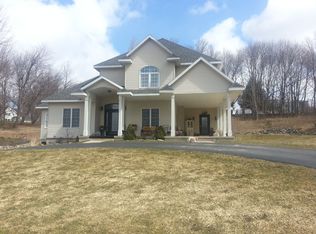 15 Pond View Dr, Oswego, NY 13126