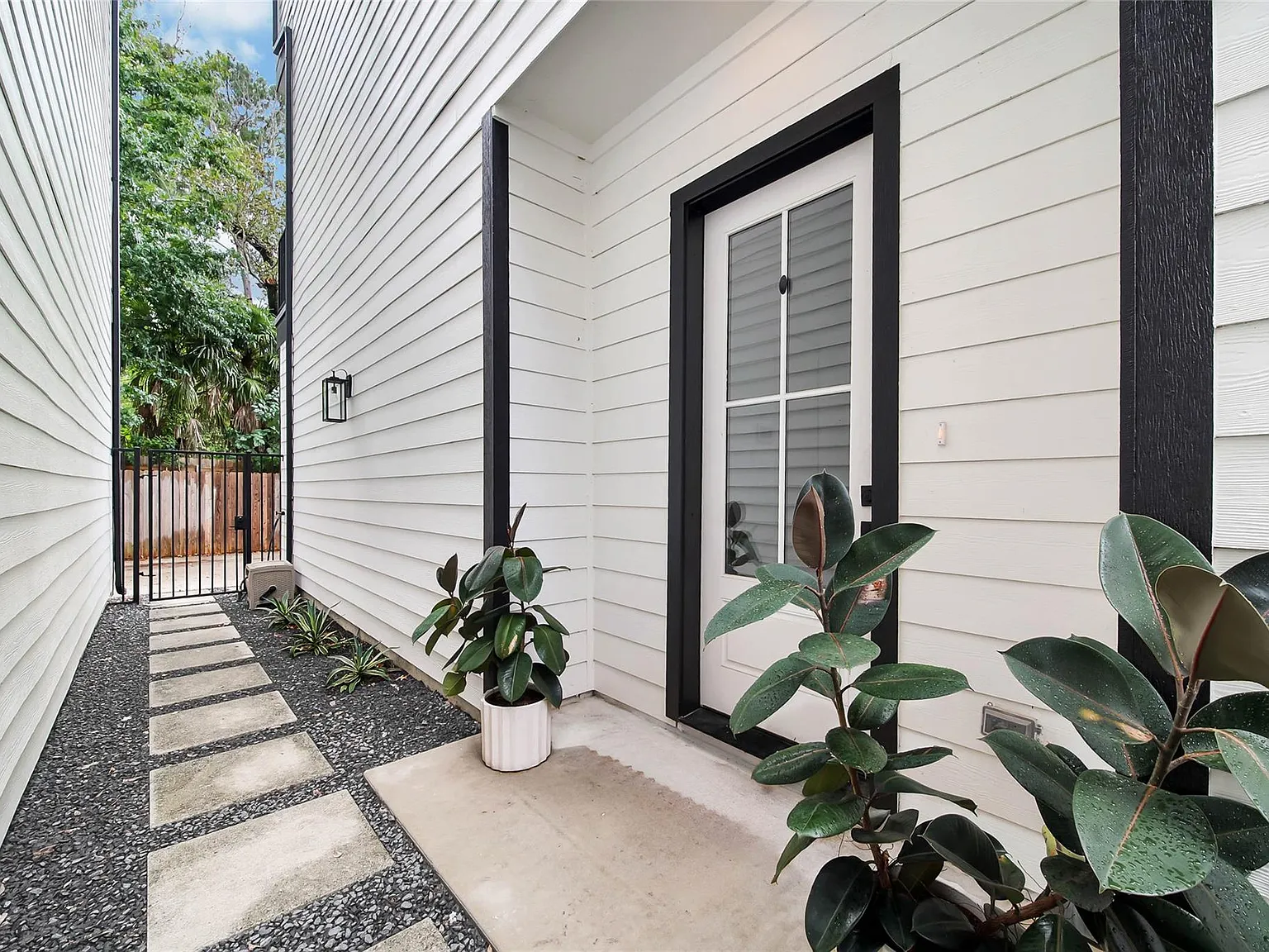3 bed, 3.5 bath, 1891 sqft, $2,600 — Photo 3