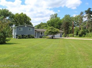 1797 Callis Rd, Lapeer, MI 48446