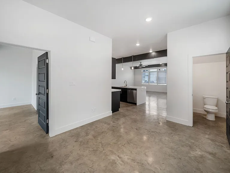 211 Lynn Dr — Photo 46