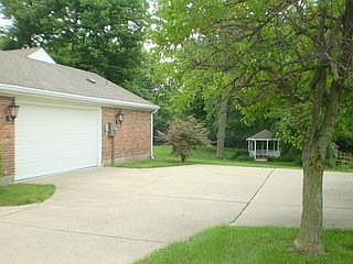 2nd image of 755 Stoneybrook Trl