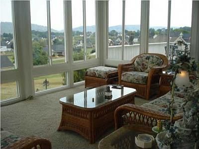 5th image of 72 Thorncrest Dr