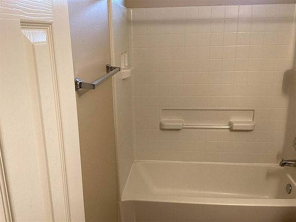 5th image of 5524 Wood Hollow Dr #0