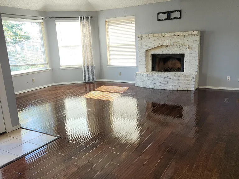 3109 S Maple Ave — Photo 5