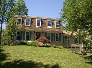 11015 Warwickshire Dr, Great Falls, VA 22066