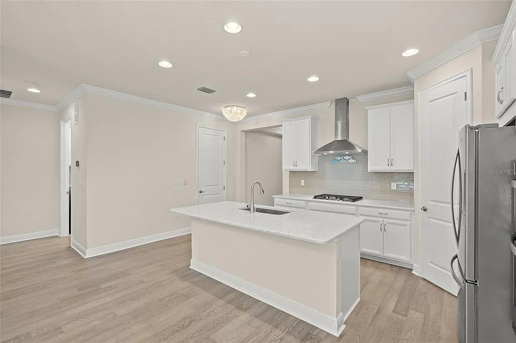 3 bed, 2.0 bath, 1944 sqft, $3,695 — Photo 3