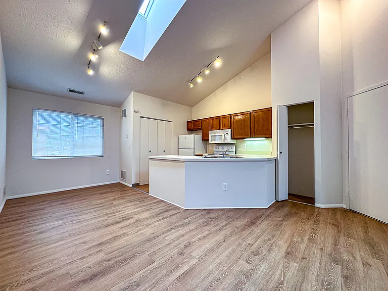 1814 Cooper Foster Park Rd — Photo 5
