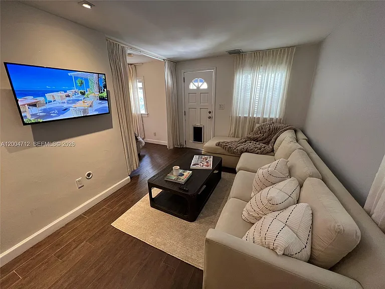 265 Palm Ave — Photo 44