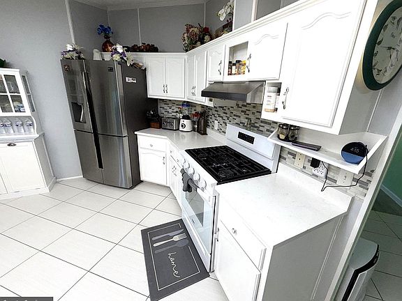 3rd image of 275 Janets Ct