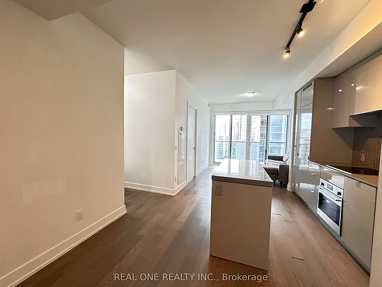 7 Grenville St #1606 — Photo 4