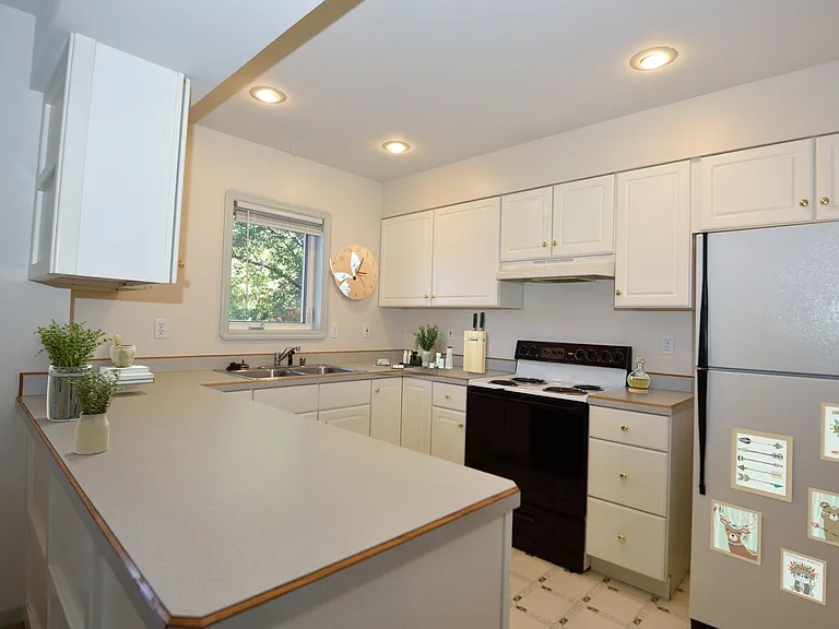 1801 W Olive St — Photo 4