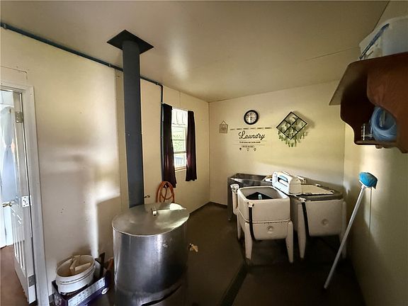 4th image of 524 Barton Chapel Rd