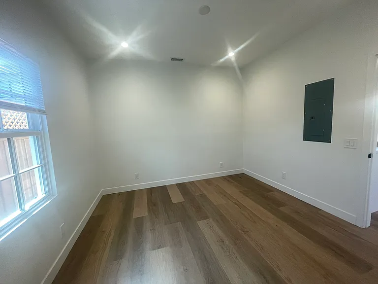 220 W Arrellaga St — Photo 11
