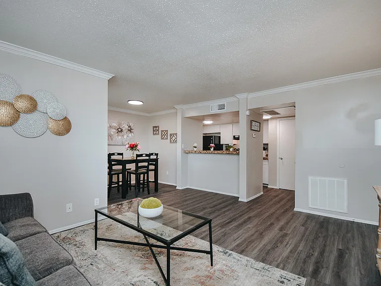 Parkwood Apartments — Photo 20