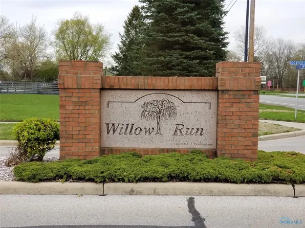 109 Redbud Dr, Swanton, OH 43558