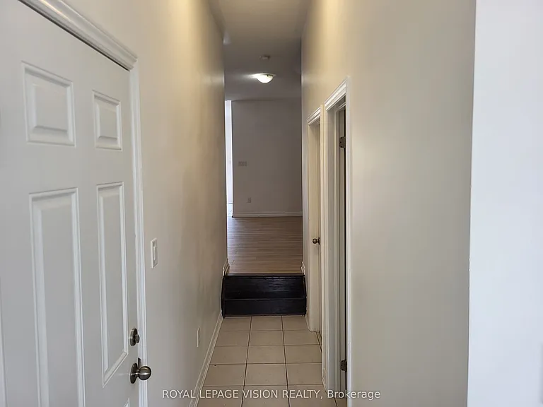 715 Agnew Cres #UPPER — Photo 4