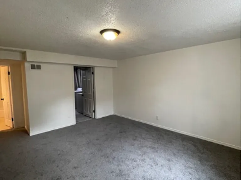 1321-1325 Sable Blvd — Photo 7