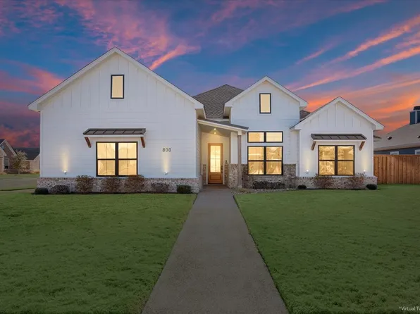 800 Forward Pass Dr, Hewitt, TX 76643