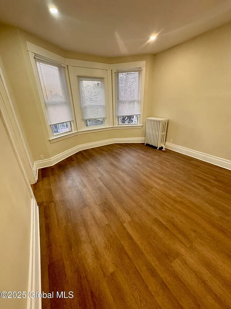 4 bed, 1116 sqft, $1,900 — Photo 4