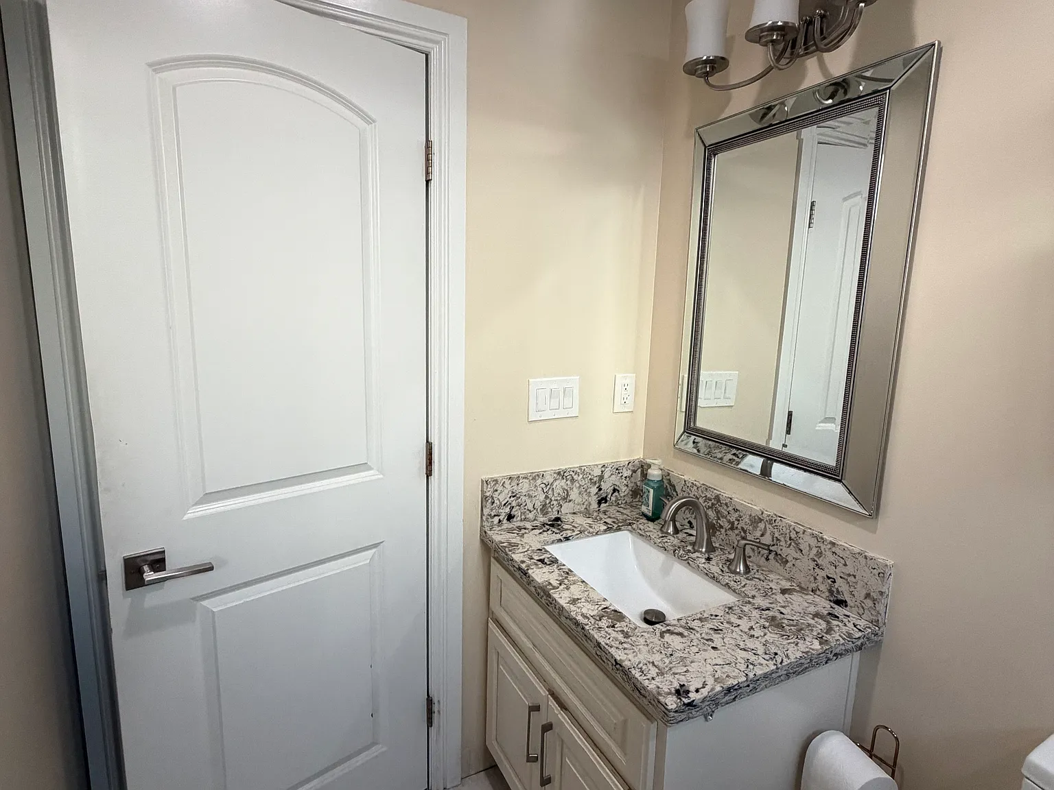 1 bed, 2000 sqft, $1,500 — Photo 4