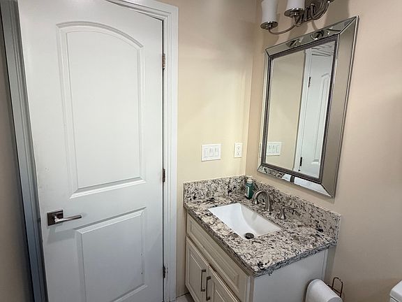 4th image of 920 Sprucelake Dr