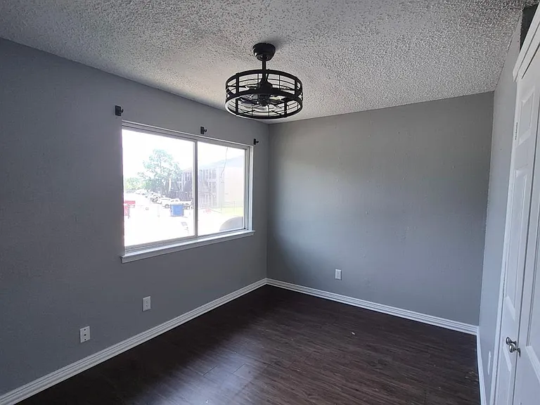 738 Coolwood Dr #B — Photo 13