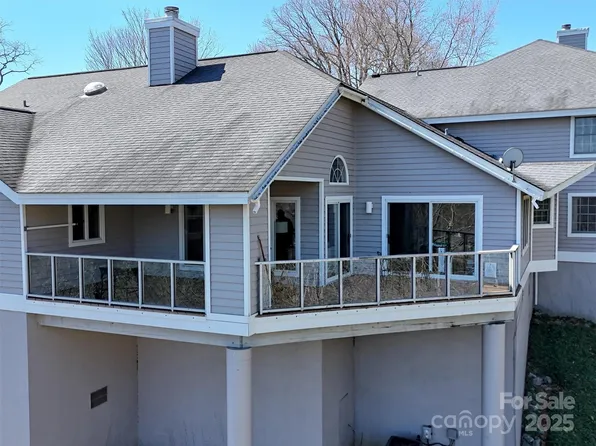 374 Skylark Ln, Waynesville, NC 28786