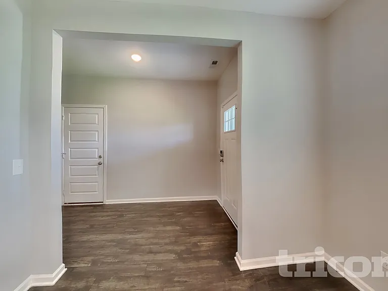 1022 Cyril Dr — Photo 4